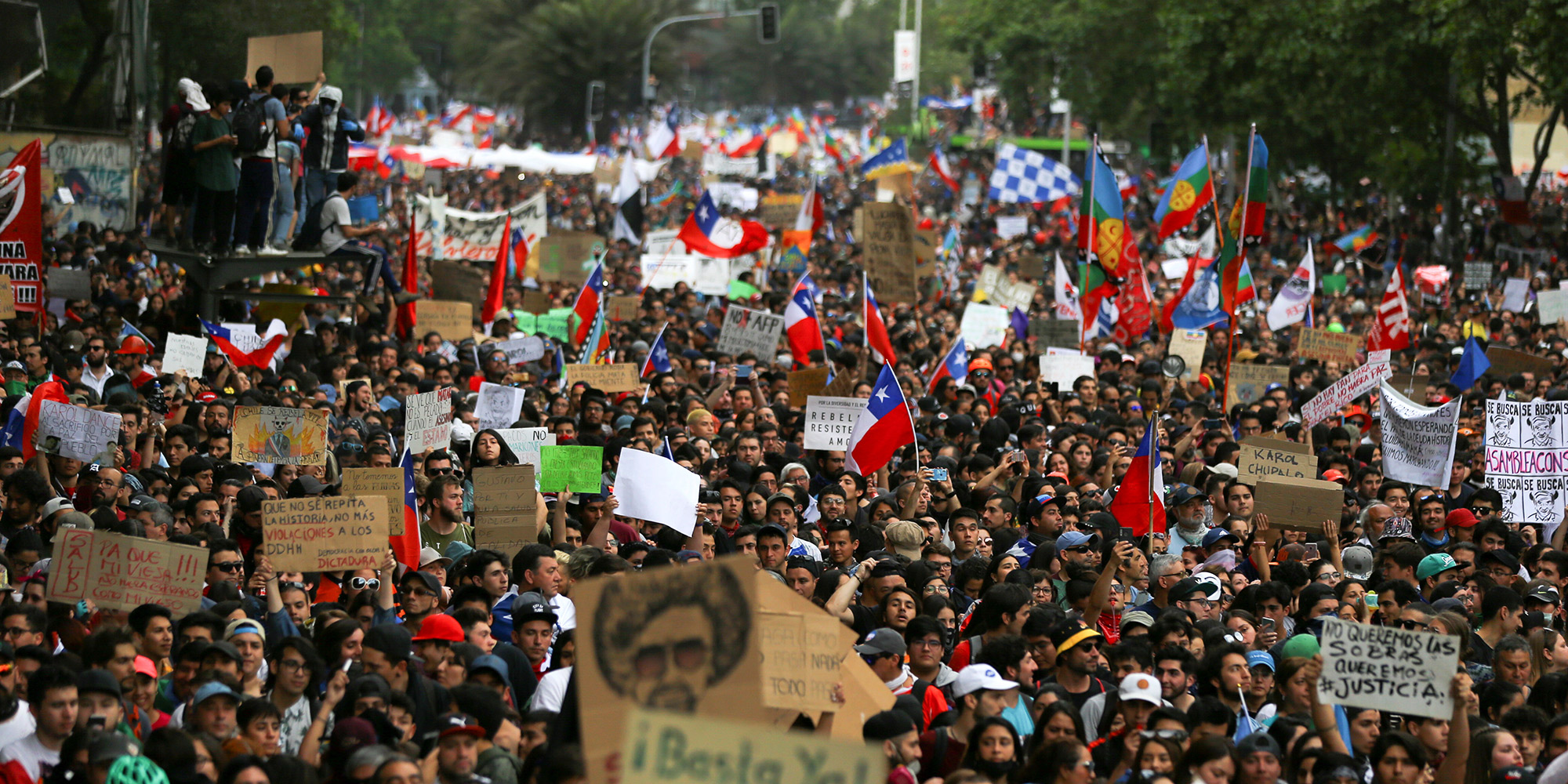 Chili-le-pouvoir-toujours-sous-pression-apres-une-manifestation-historique